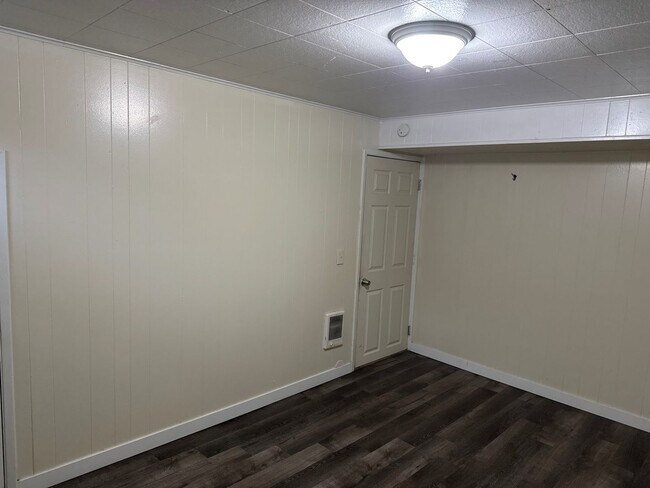 Building Photo - 902 S 29th Ave