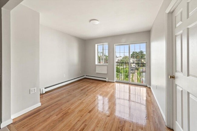 Building Photo - 1309 Vreeland Ave