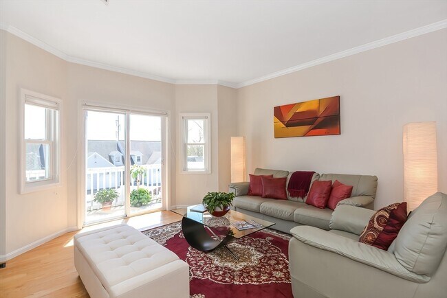 Building Photo - 109 Salem St