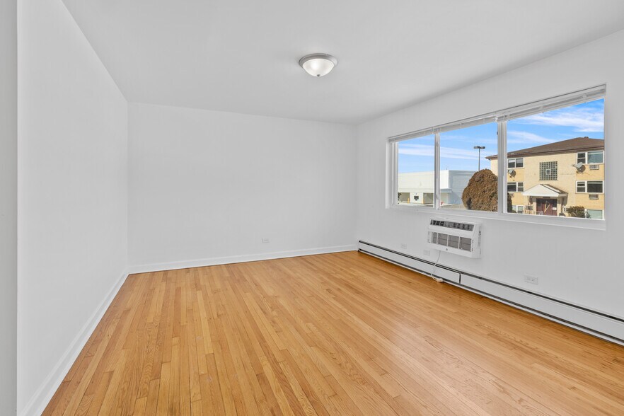 Building Photo - 9606 Golf Terrace