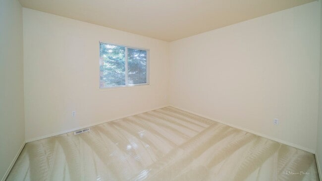 Building Photo - Amazing & spacious 4 bed plus office, 2.5 ...