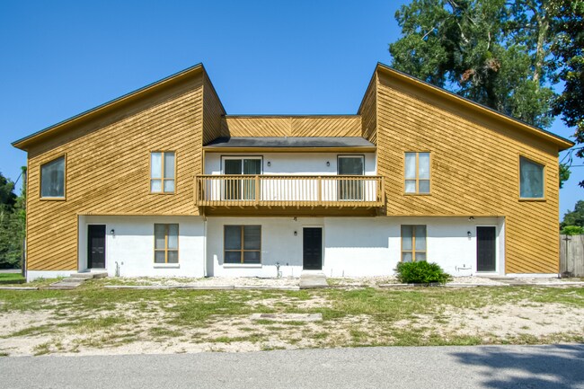 Primary Photo - 1304 Magnolia Cir E