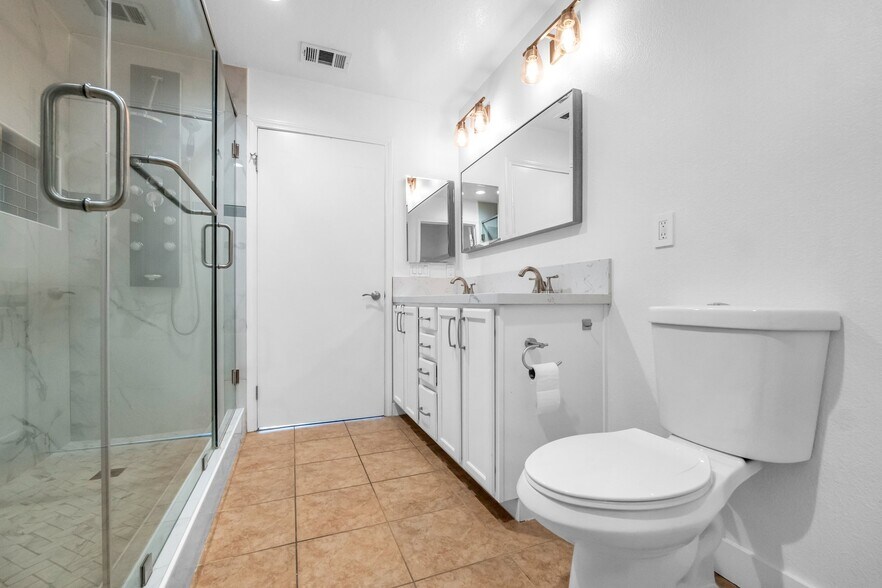 Building Photo - 16710 Nicklaus Dr