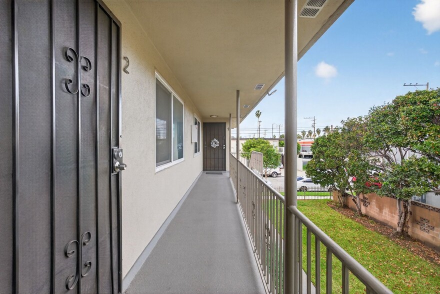 Building Photo - 216 E Burnett St