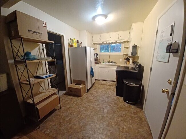 Building Photo - 3 Bedroom House in Laporte