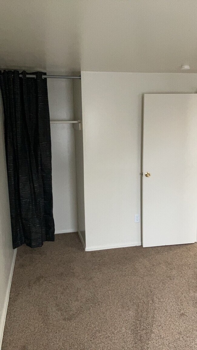 Building Photo - 105 Woodard Dr