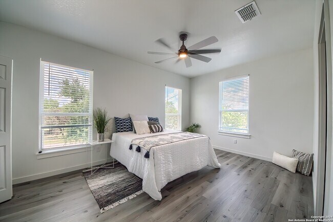 Building Photo - 2066 Dry Creek