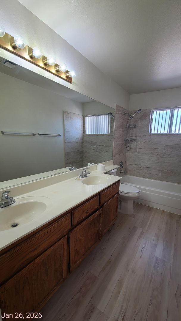 Building Photo - 2 Story home with 4 Bedrooms