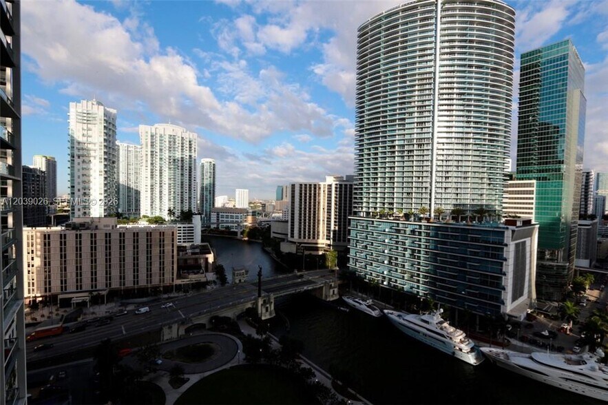 Building Photo - 465 Brickell Ave