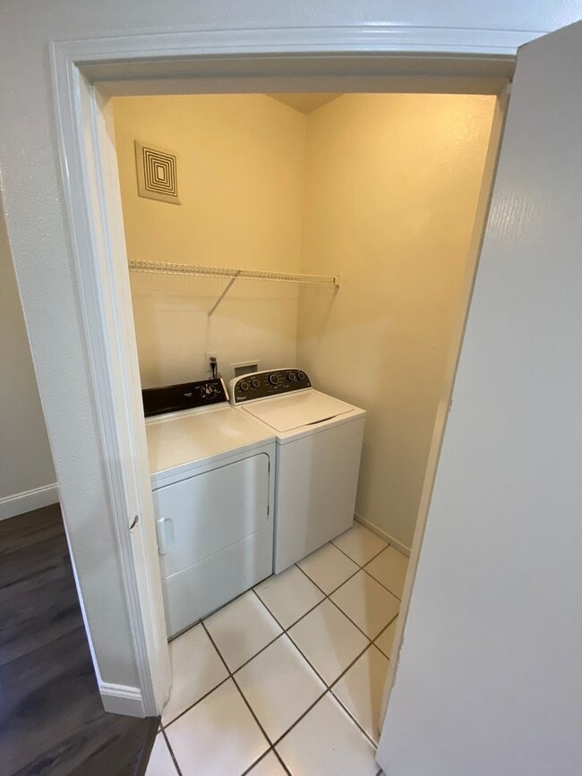 Building Photo - AMERICANA Property Mgmt - 1 Bedroom Condo ...