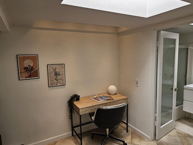 Building Photo - 2501 N Indian Canyon Dr