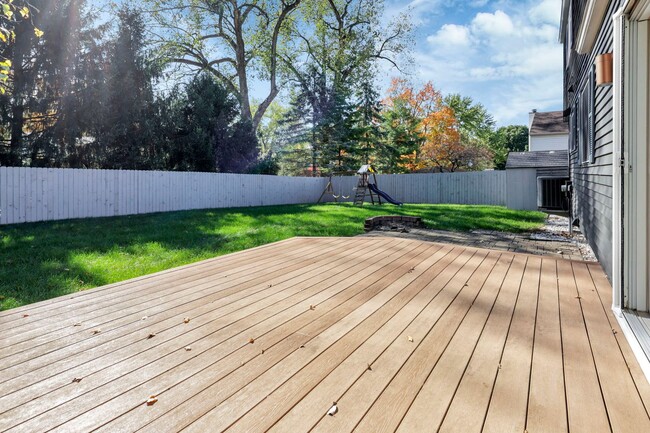 Building Photo - 5399 Thornburg Ct