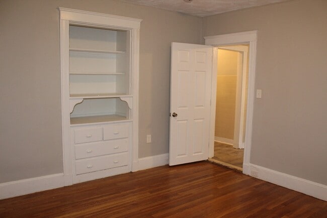 Building Photo - 10 Mattakeeset St