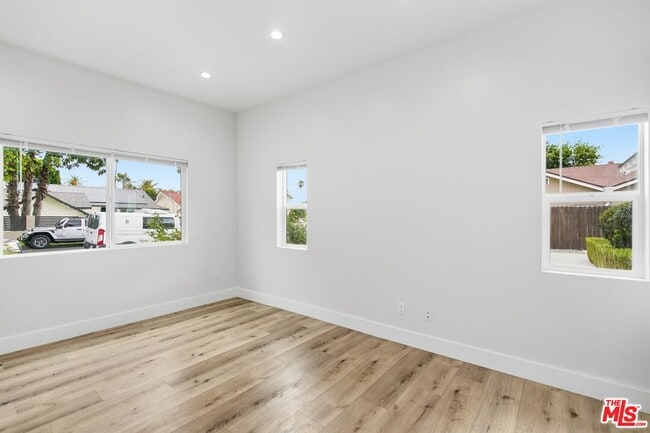 Building Photo - 8337 Gladbeck Ave