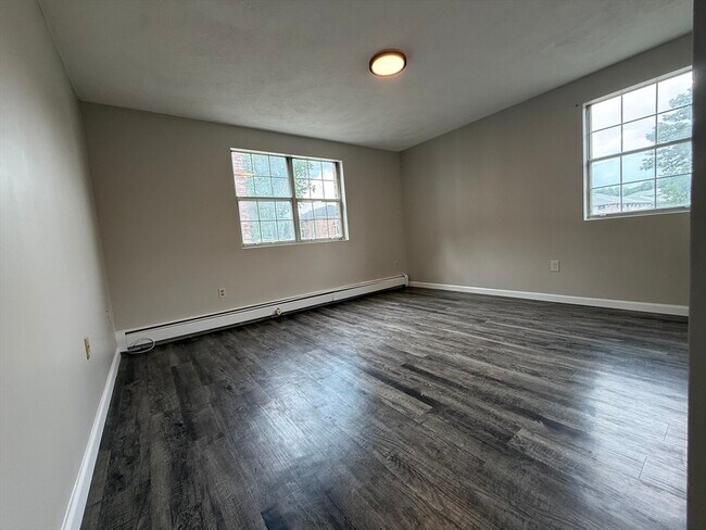 Building Photo - 11 Kenmar Dr