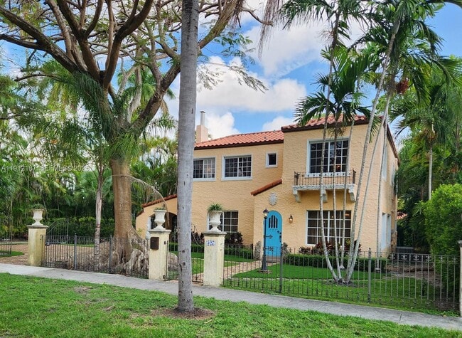 Building Photo - 327 Menores Ave