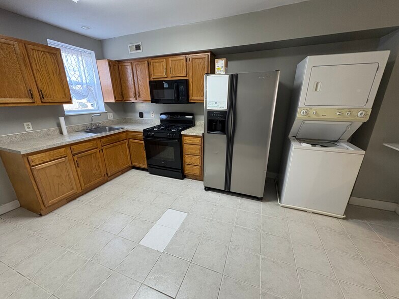 Kitchen - 1419 Ward St