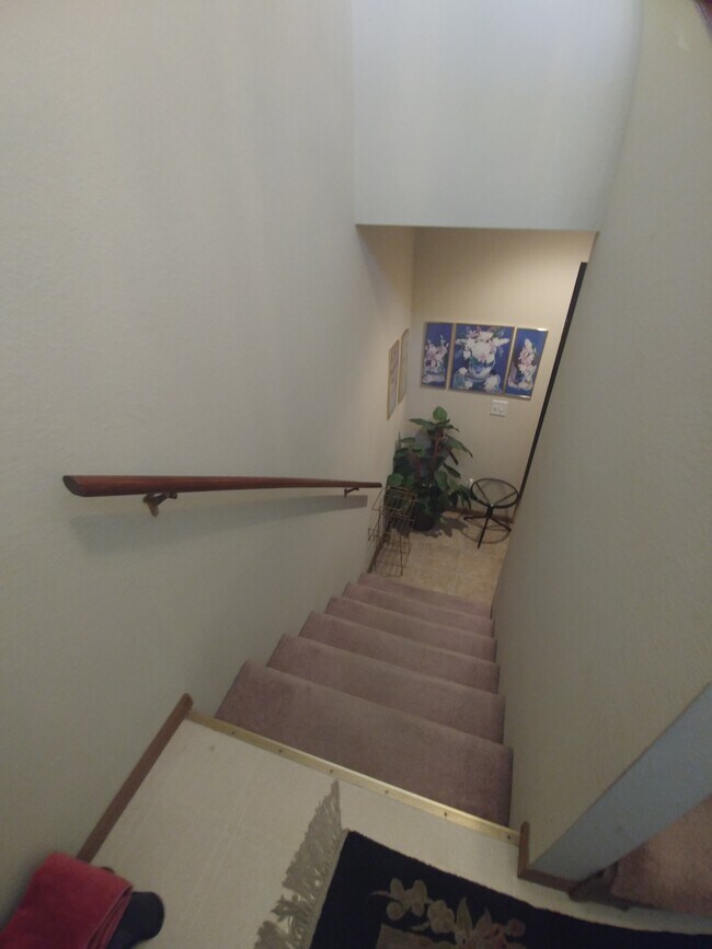 Building Photo - 10726 N Kenwood Ave