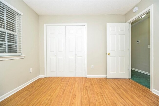 Building Photo - 124 Springvalley Cir