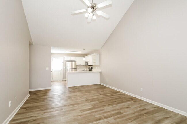 Building Photo - 449 Guiness Pl