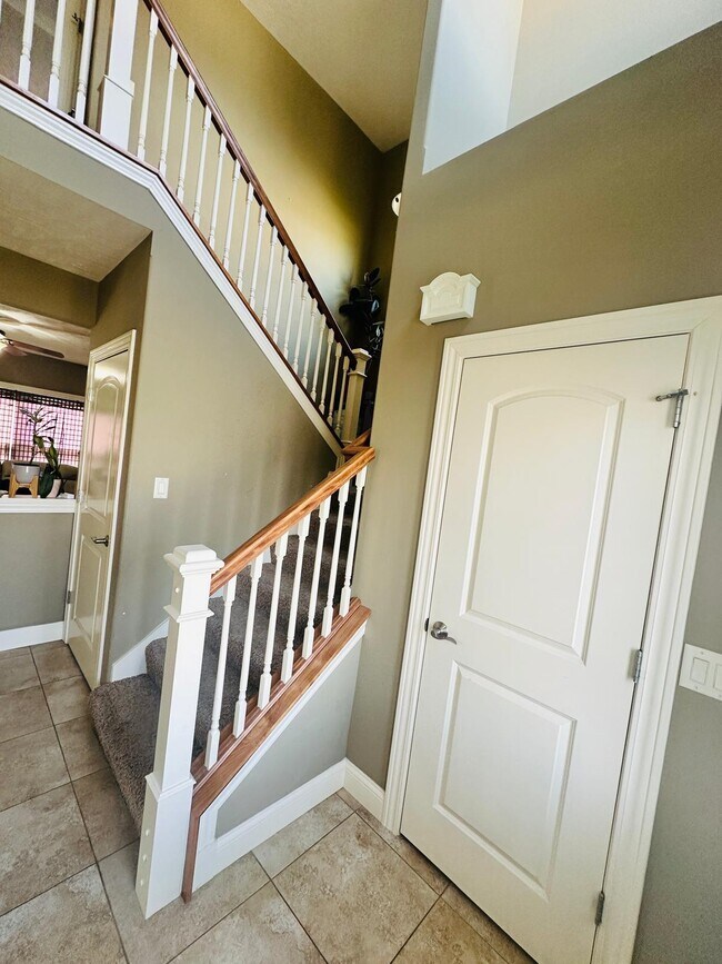 Building Photo - 205 Dropseed Dr