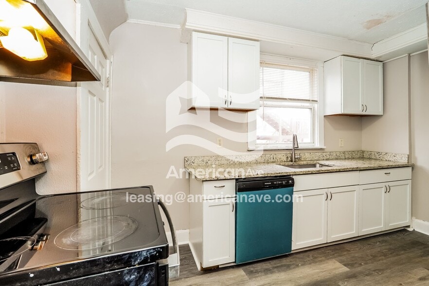 Building Photo - 196 N Burgess Ave