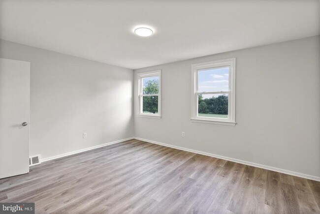 Building Photo - 8047 Park Haven Rd