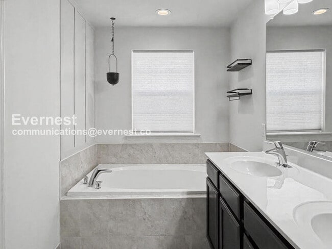 Building Photo - 10612 Presidential Pkwy