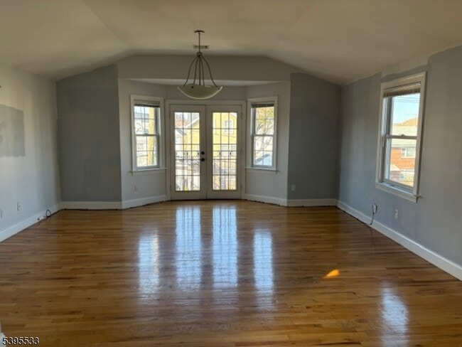 Building Photo - 728 Linden Ave