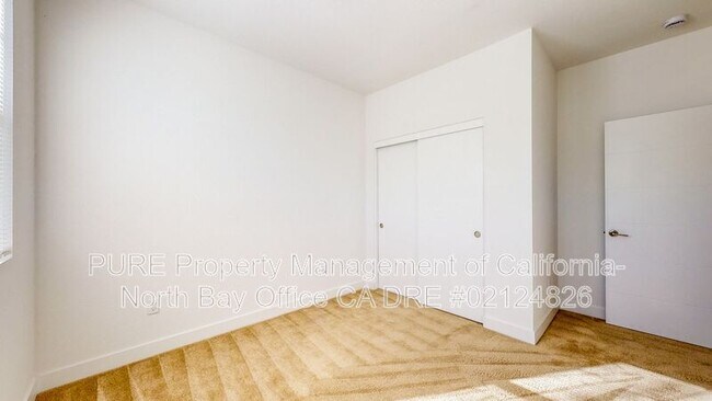 Building Photo - 221 Gambrel Cir