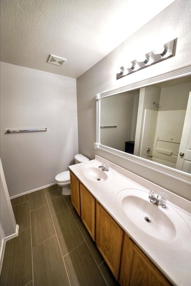 Building Photo - Beautiful home in the desirable Trails of Kensington Ranch, Schertz, TX - Realtor Commission: $500