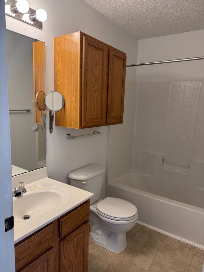 Building Photo - Wonderful 4 bedroom Home in Orchard Farms