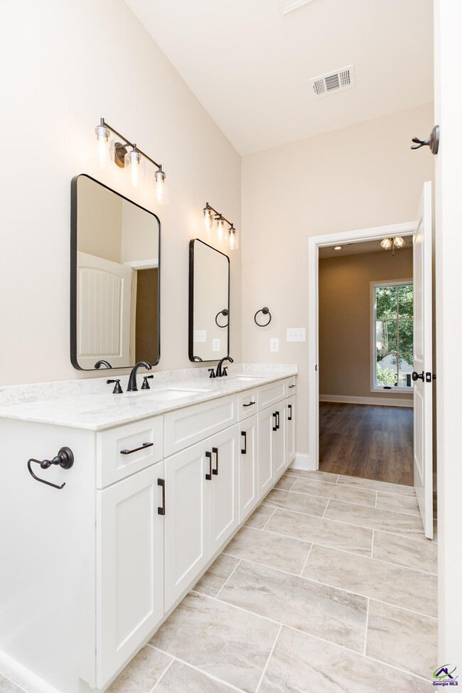 Building Photo - 1013 Northside Dr