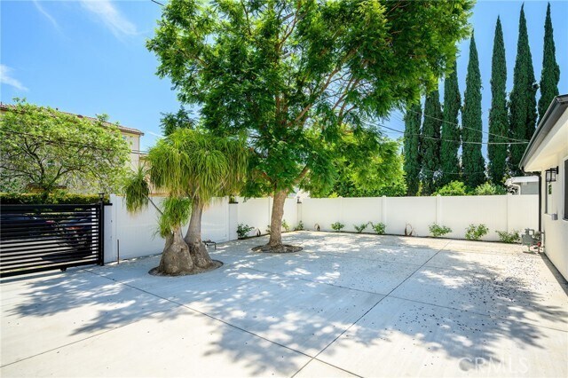 Building Photo - 6851 De Celis Pl