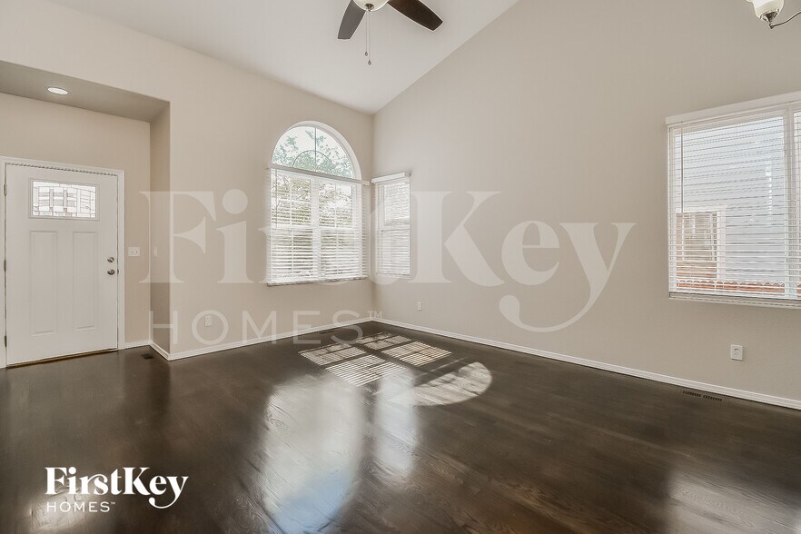 Building Photo - 10116 Kings Canyon Dr