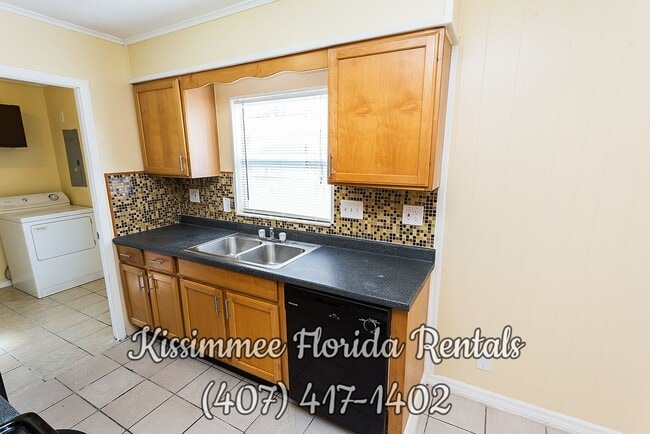 Building Photo - A beautiful and spacious 3 bedroom and 1 full  bathroom house in the heart of Kissimmee