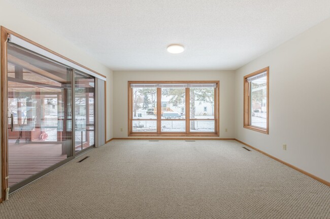 Building Photo - Great Roseville Home, Moundsview Schools, ...