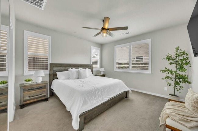 Building Photo - Newer Home on Large Corner Lot with Lots of Natural Light!