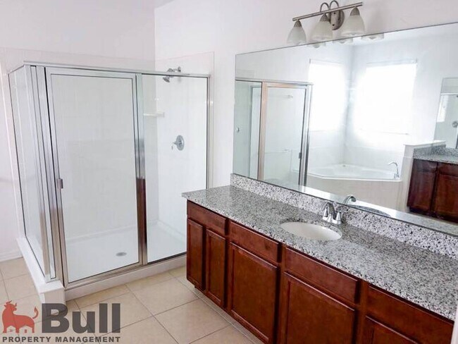 Building Photo - 8225 Summerlake Groves St