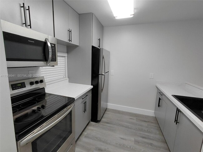 Building Photo - 8720 N Sherman Cir