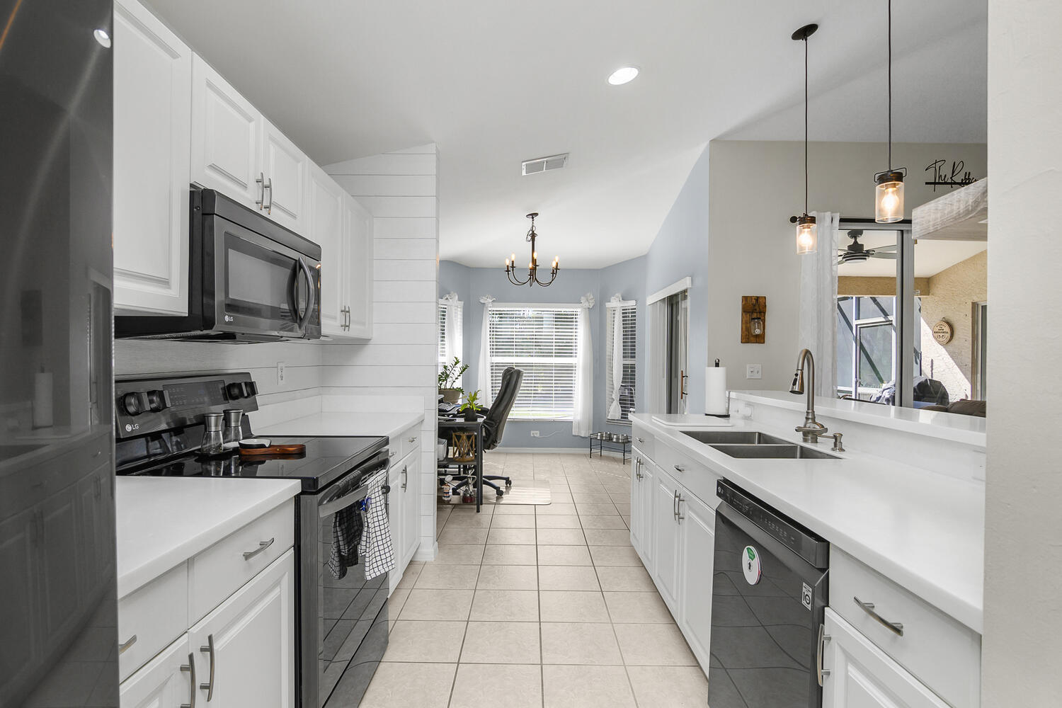 Building Photo - 21572 Brixham Run Loop