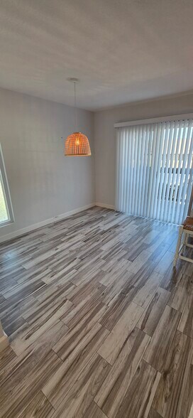Dinning Room - 985 Juniper Ct