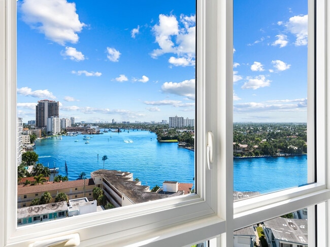 Building Photo - 401 N Birch Rd