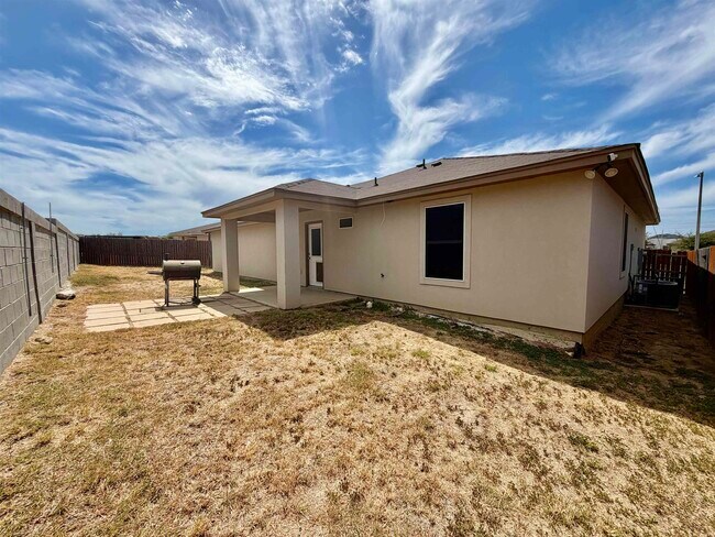 Building Photo - 5310 Hacienda Ln