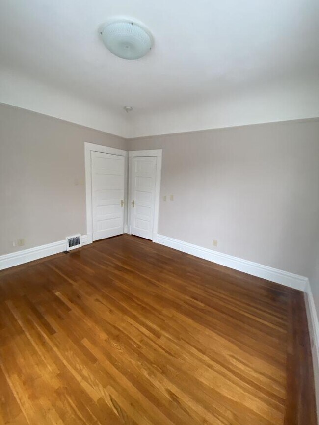Building Photo - 4 bedroom in Daly City CA 94015