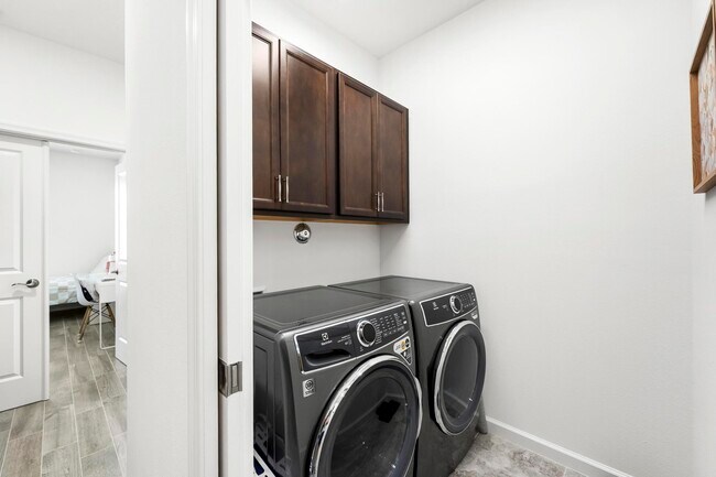 Building Photo - 16417 Mirabell Mnr Ln