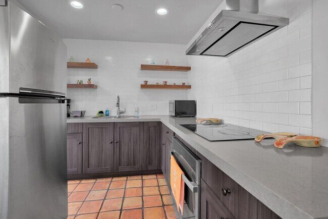 Building Photo - 52123 Avenida Diaz