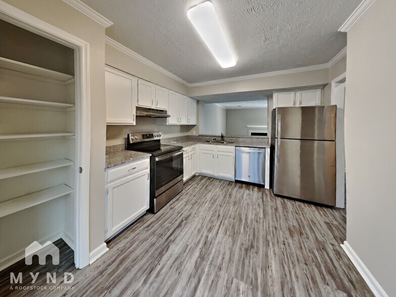 Building Photo - 461 Claircrest Dr