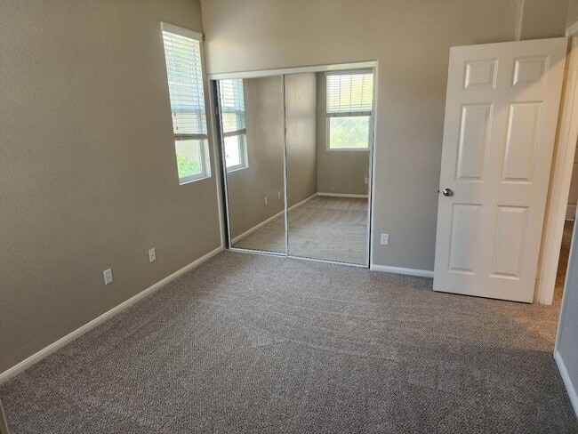 Building Photo - Two Story 3 Bedroom Townhome with 2 Car Garage in Gated Community