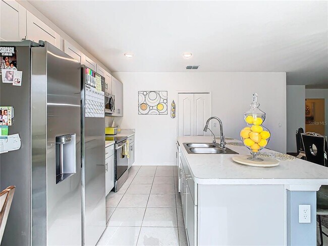 Building Photo - 208 Goldenrod Ln